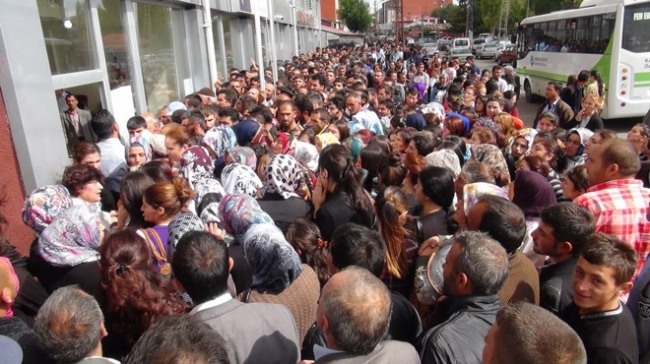 AKP’NİN EKONOMİ POLİTİKASI ÇÖKTÜ